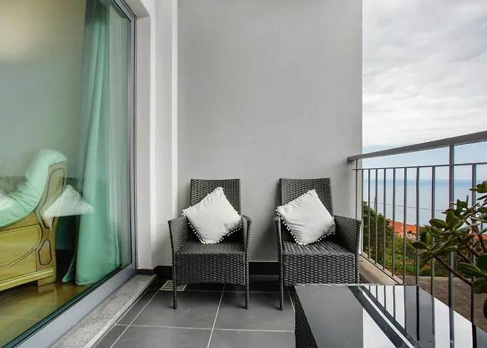 Costa Avila 2 * Caniço